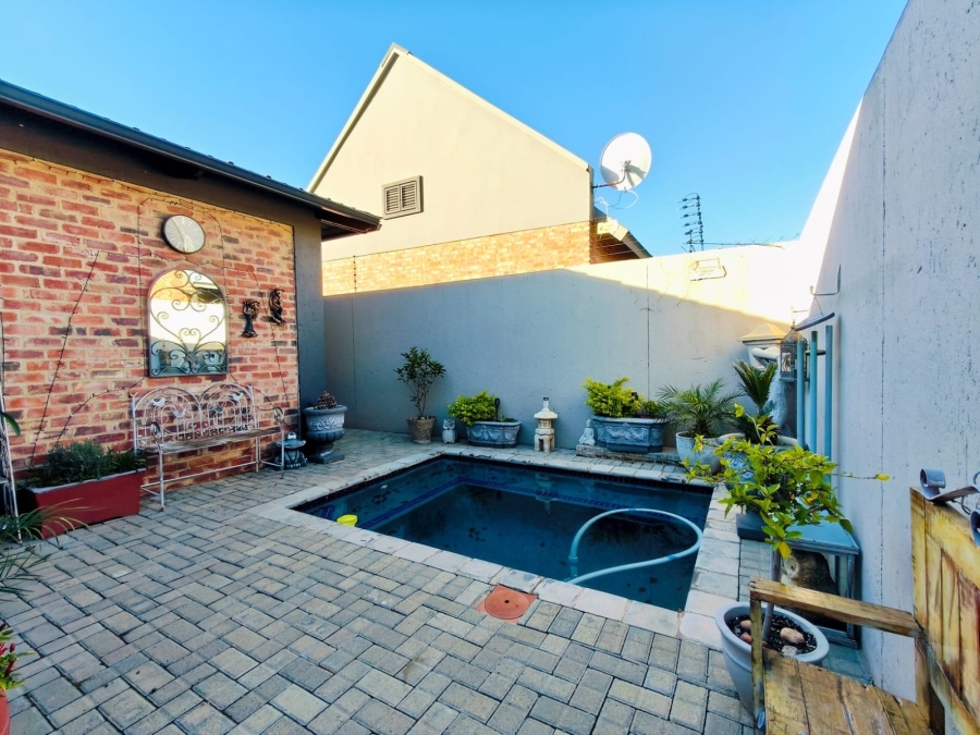 3 Bedroom Property for Sale in Mooivallei Park North West